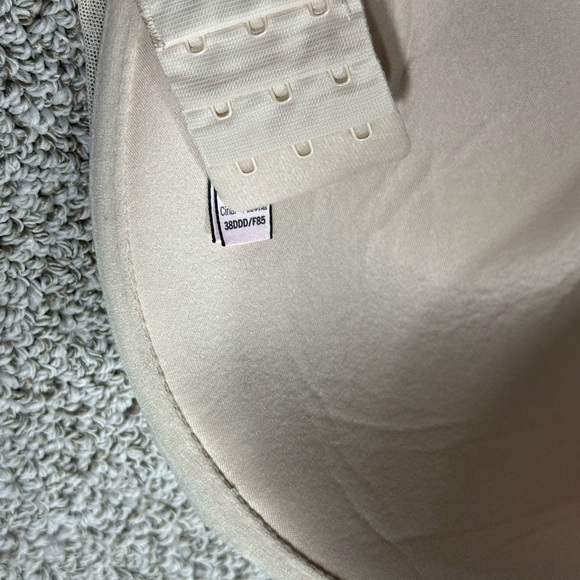 Victoria’s Secret 38DDD Lined Demi Bra - Picture 5 of 6